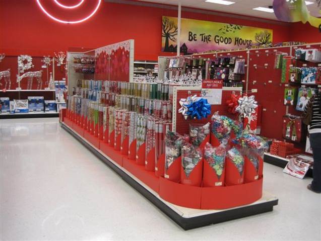 Christmas Retail Displays: 42 Creative Ideas & Examples