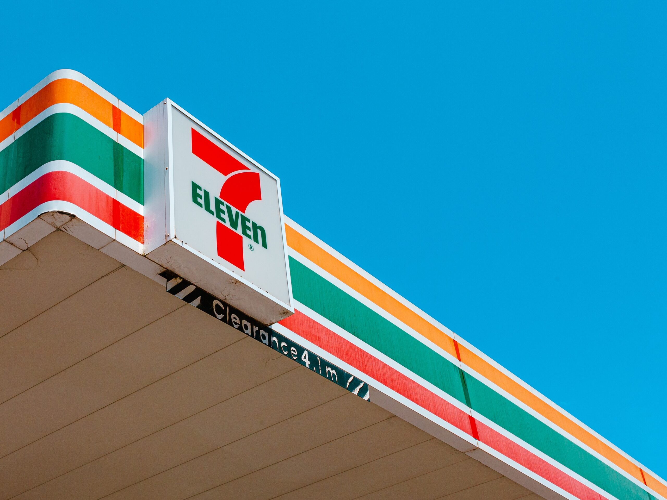 7-eleven store front